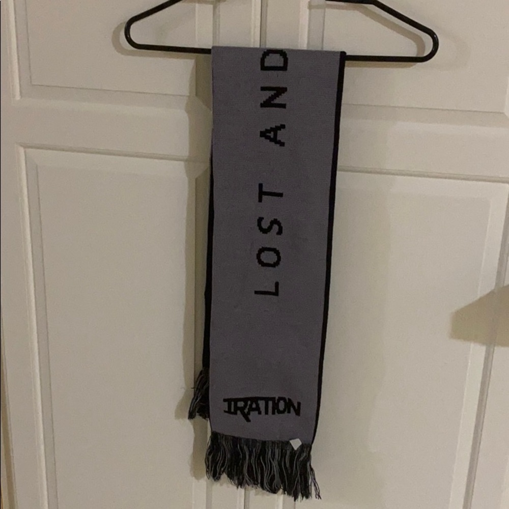 Woolen scarf